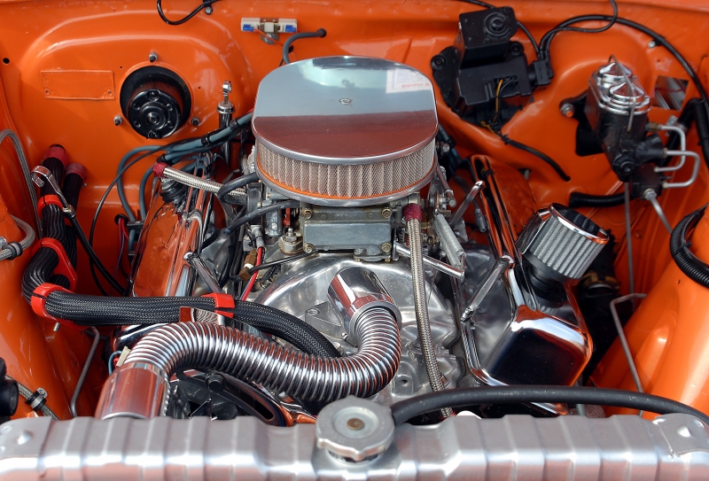 garagiste-MOULINET-min_car-engine-1738309